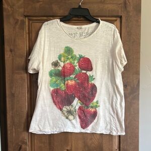 Magnolia Pearl Cream Tee with Strawberry Print